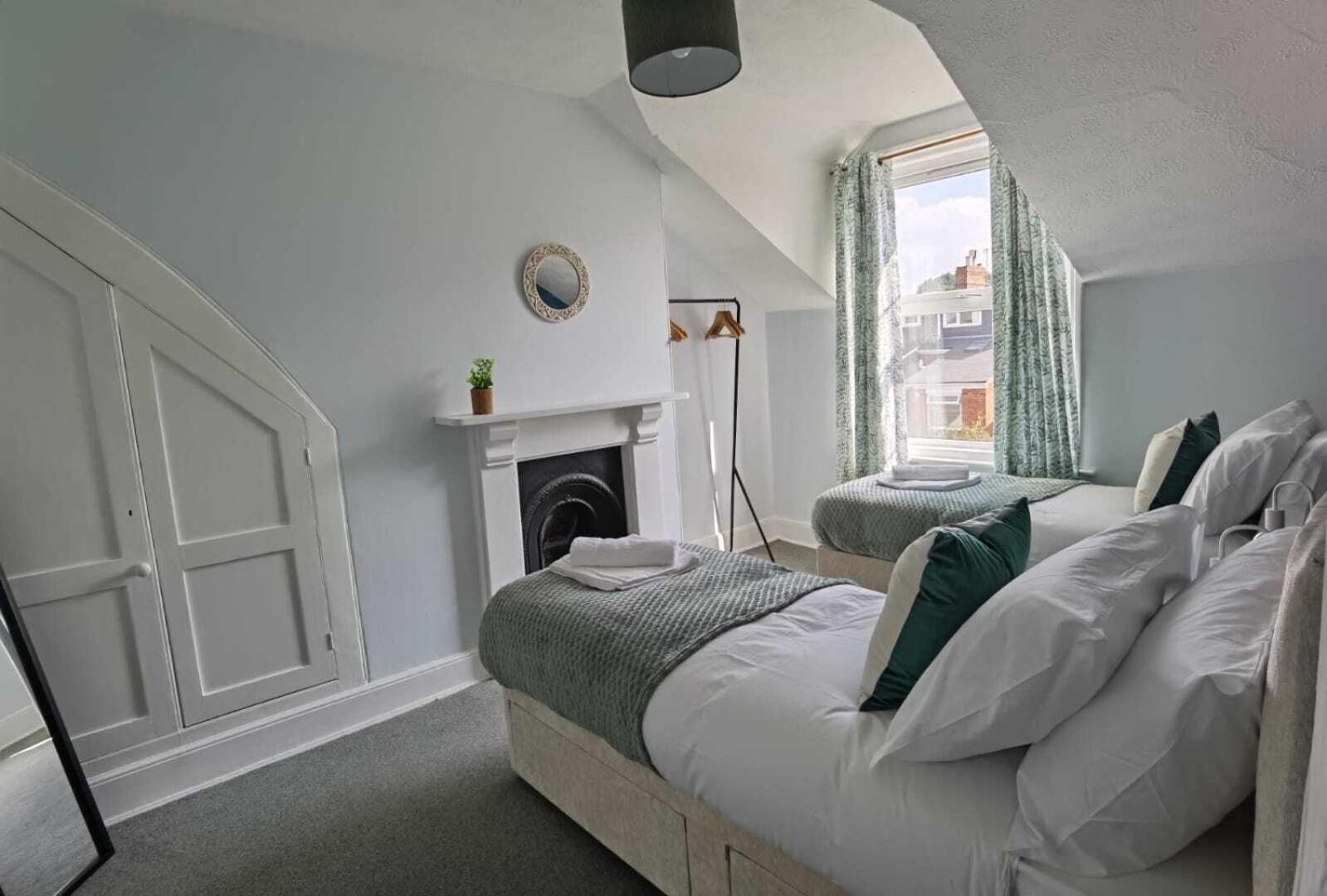 דירות Raleigh Ff&Tf - 1 Bed Georgian Flat In The Centre Of Exeter, Free Parking With Wifi חדר תמונה